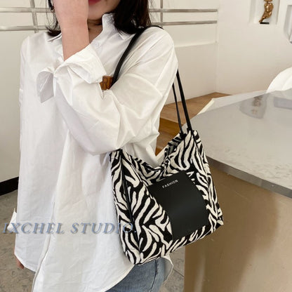 Autumn And Winter Women's New Trendy Net Red All-Match Tote Bag Niche Design Students Class Shoulder Bag