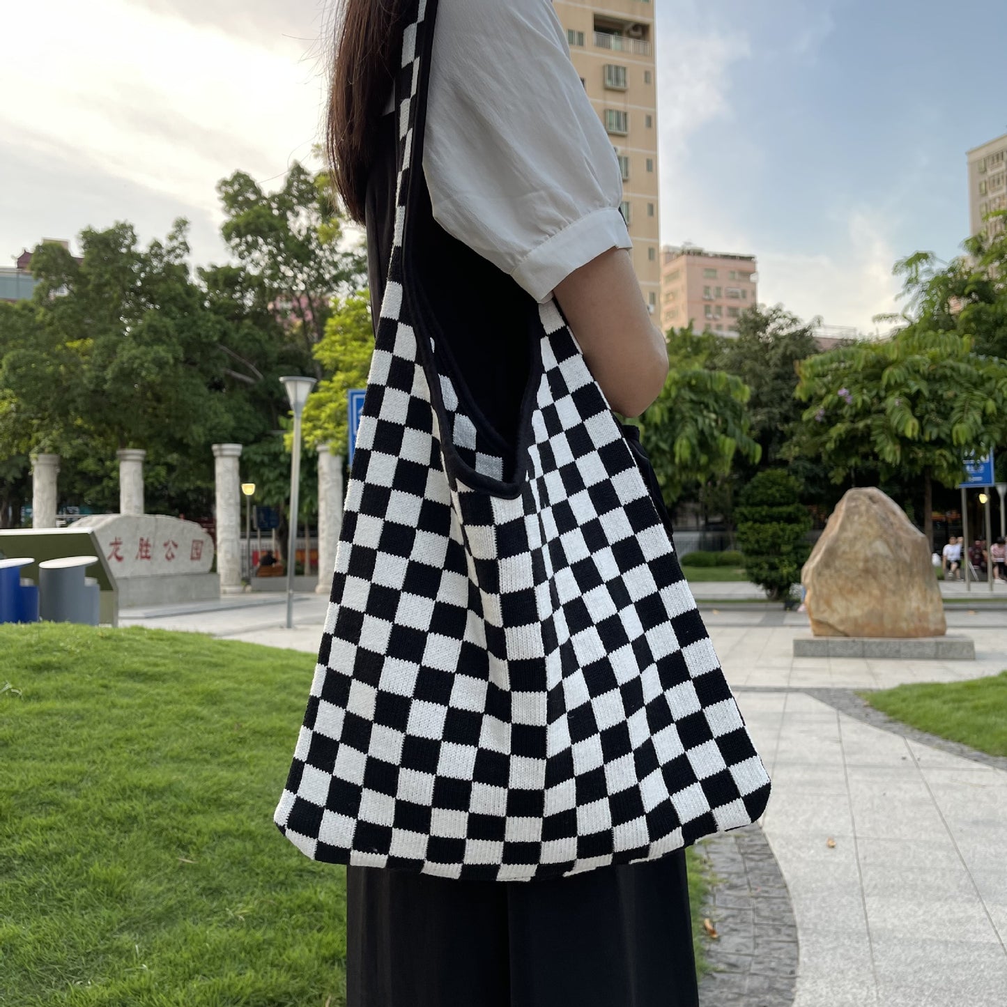 New Korean Version Of Black And White Plaid Contrast Color Knitted Bag Large Capacity Tote Bag Shoulder Bag Women